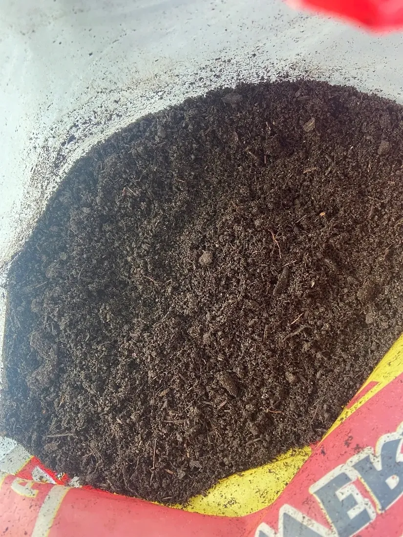 ziemia-do-kwiatow-nawoz-65-uniwersalna-podloze-stan-nowy