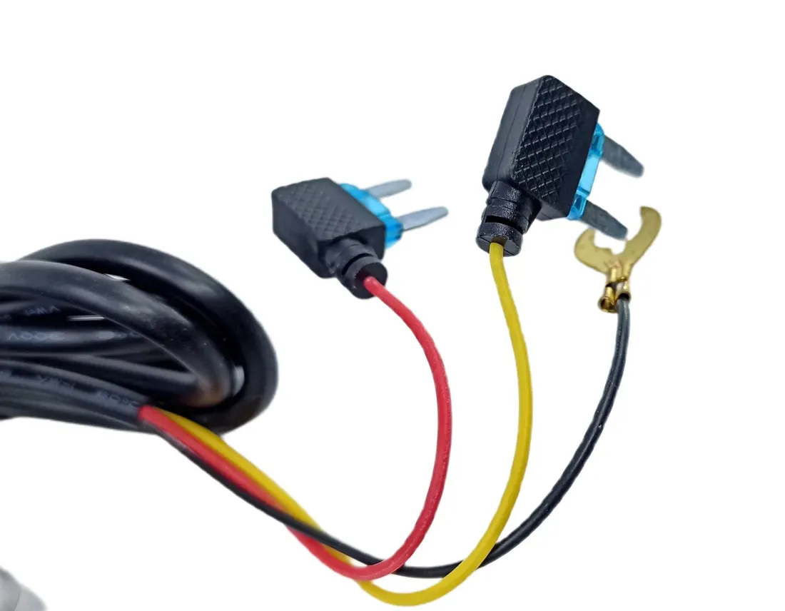 zasilacz-do-kamer-samochodowych