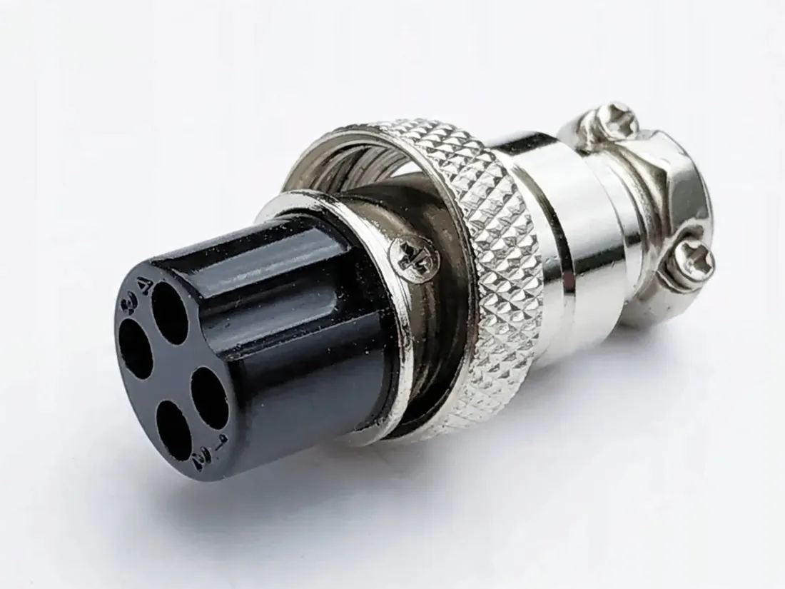 wtyk-mikrofonowy-4-piny-prosty