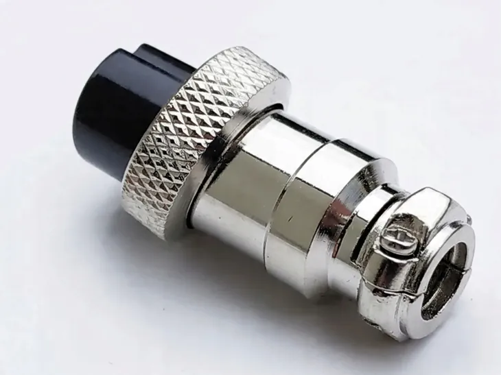 wtyk-mikrofonowy-4-piny-prosty-kod-producenta-103