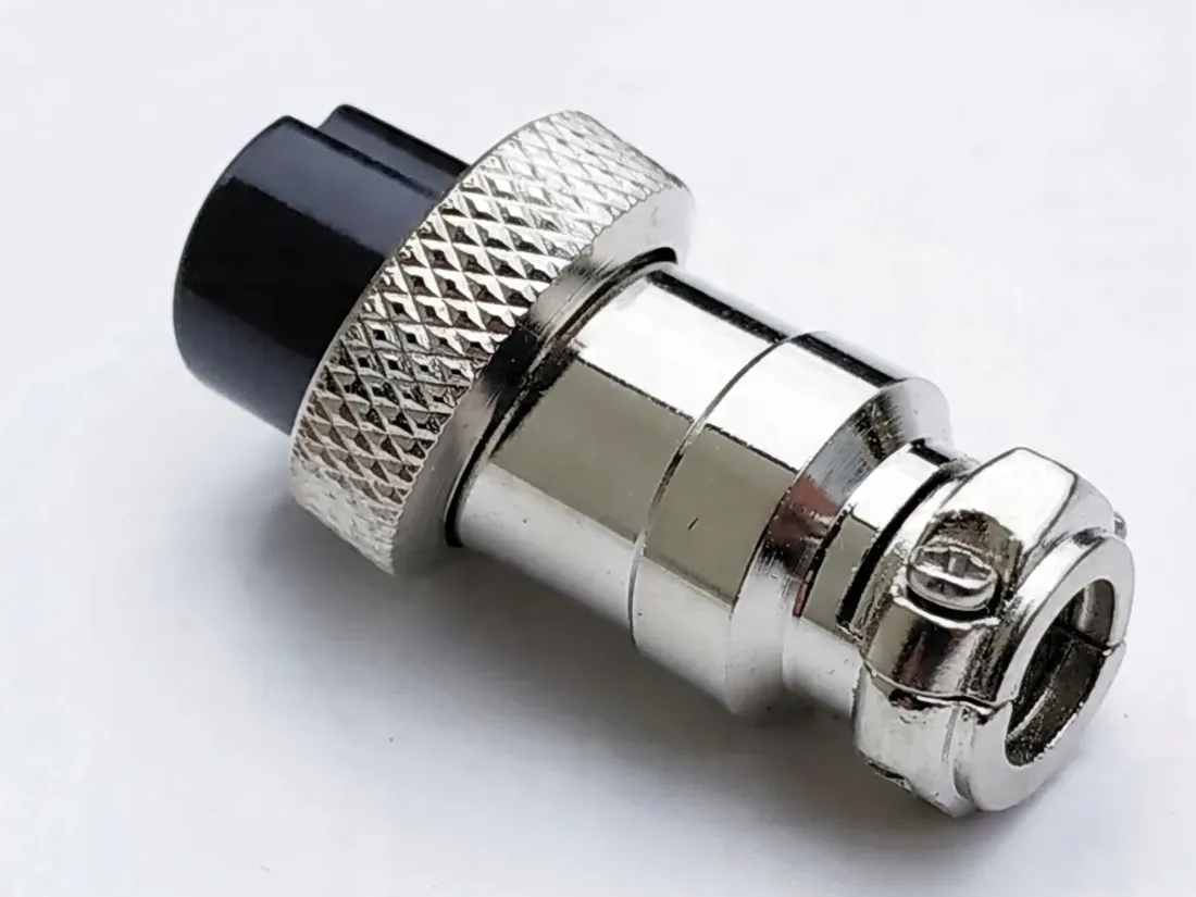 wtyk-mikrofonowy-4-piny-prosty