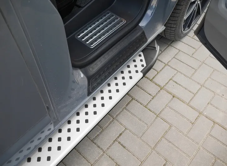 stopnie-boczne-progi-do-land-rover-discovery-2017-stan-nowy-numer-katalogowy-producenta-chr-2821ab004