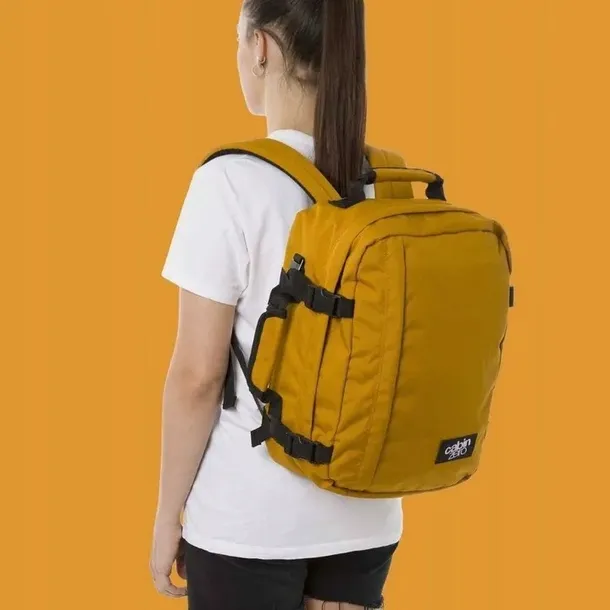 plecak-40x30x20-classic-backpack-28l-orange-chill-cabinzero-model-classic
