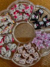 ozodby-do-paznokci-sanrio-kuromi-hello-kitty-48szt
