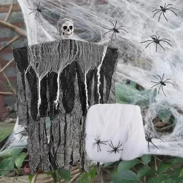 dekoracja-halloween-czaszka-pajeczyna-wiszaca-kosciotrup-szkielet