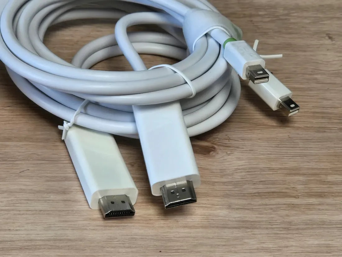 kabel-mini-displayport-1-2-hdmi-4k-2m-mutecpower-stan-nowy