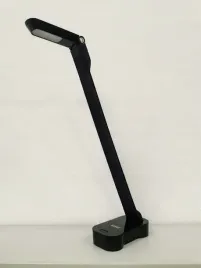 uniwersalna-skladana-lampka-biurkowa-led-6w-z-powerbankiem-czarna