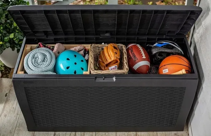 skrzynia-ogrodowa-siedzisko-samoa-na-poduszki-narzedzia-wodoszczelna-270l