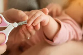 bezpieczne-nozyczki-niemowlece-z-zaokraglona-koncowka-rozowe