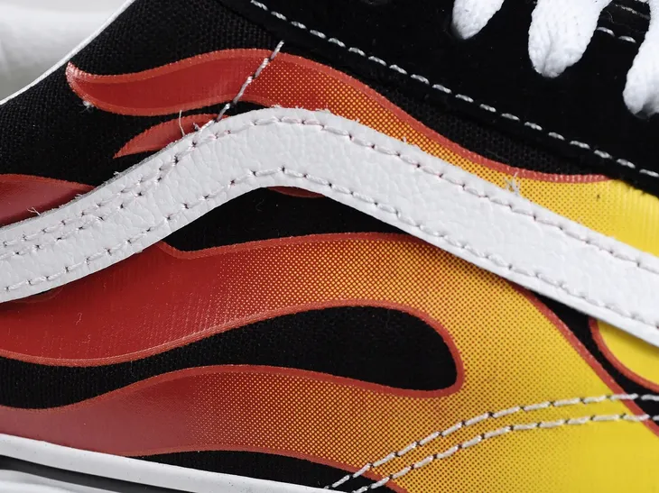 vans-flame-old-skool-black-true-white-405-wysokosc-niskie
