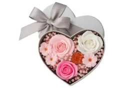 flowerbox-kwiaty-mydlane-pachnace-dedykacja-prezent-zareczyny