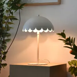 lampa-biurkowa-flow-nowoczesne-polaczenie-elegancji-i-funkcjonalnosci