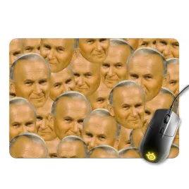 podkladka-pod-mysz-dla-gracza-smieszna-papiez-jan-pawel-ii-glowka-watykan