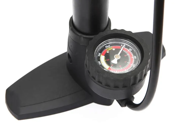 pompka-z-manometrem-do-roweru-samochodu-podlogowa-onyx-kolor-dominujacy-czarny