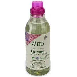 plyn-do-prania-welnianych-i-jedwabnych-tkanin-eco-koncentrat-900-ml