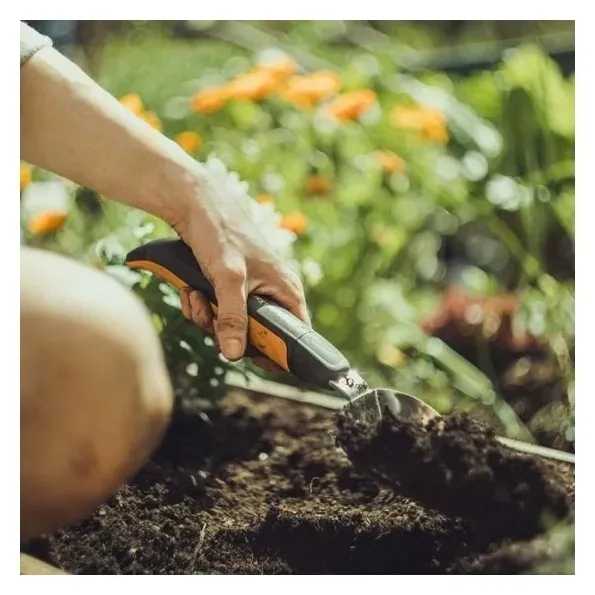 fiskars-lopatka-xact-fs1027043-marka-fiskars