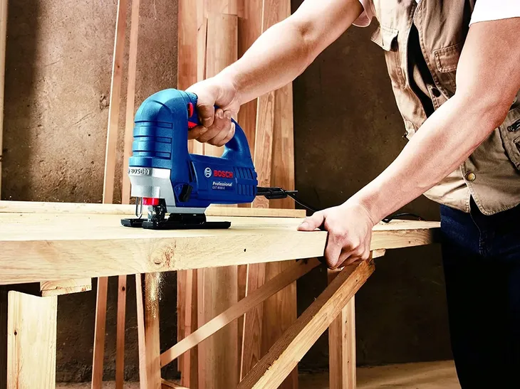 bosch-wyrzynarka-710w-gst8000-e-marka-bosch