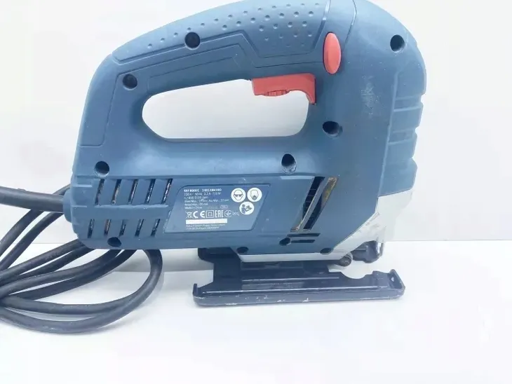 bosch-wyrzynarka-710w-gst8000-e-maksymalna-moc-710-w