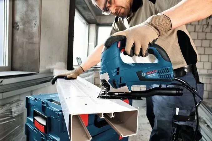 bosch-wyrzynarka-650w-gst-90-be-glebokosc-ciecia-w-metalu-10-mm