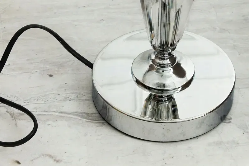 lampa-nocna-stolowa-bialo-srebrna-krysztalowa-dluga-modna-glamour-stan-nowy