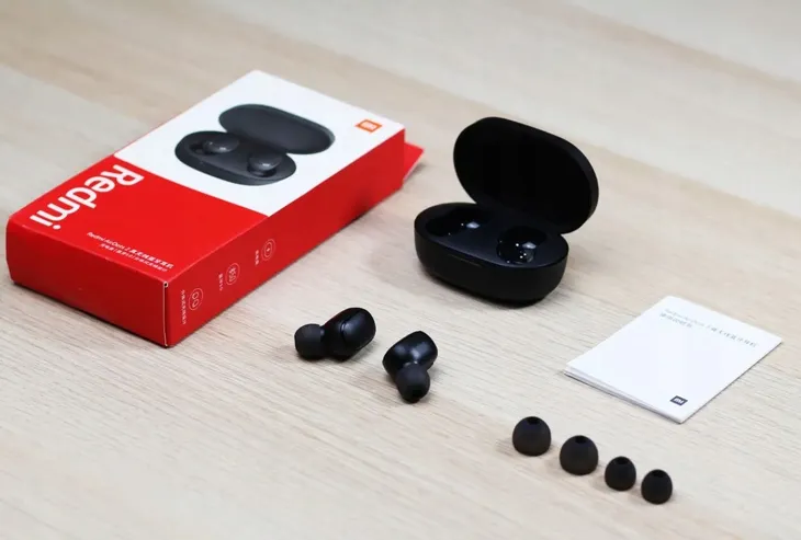 2-x-sluchawki-xiaomi-mi-true-wireless-earbuds-basic-2-powerbank-gratis-material-tworzywo-sztuczne
