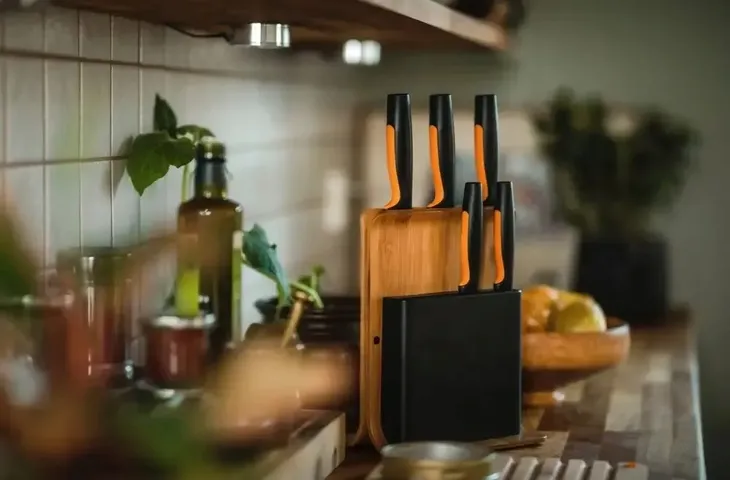 fiskars-zestaw-5-nozy-w-bloku-bambusowym-function-liczba-nozy-w-zestawie-5