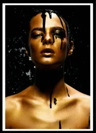 plakat-na-sciane-do-salony-zlota-kobieta-czarna-farba-gold-black-100x70cm