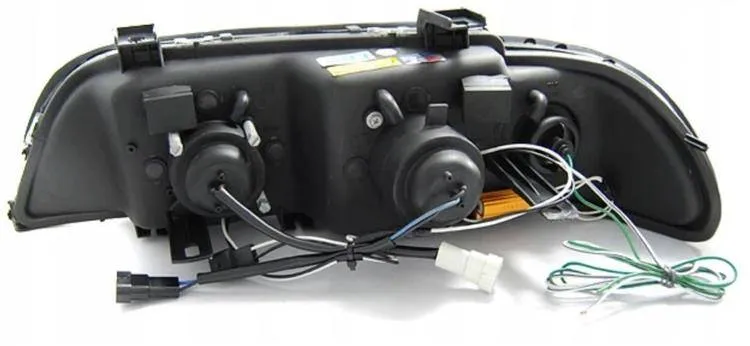 reflektory-przednie-bmw-e39-chrom-led-ringi