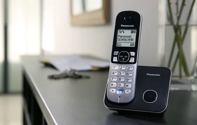 telefon-stacjonarny-bezprzewodowy-panasonic-6812-wbudowany-wyswietlacz-tak
