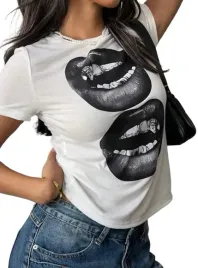 shein-bialy-t-shirt-z-okraglym-dekoltem-i-czarnym-nadrukiem-40-42-1dg