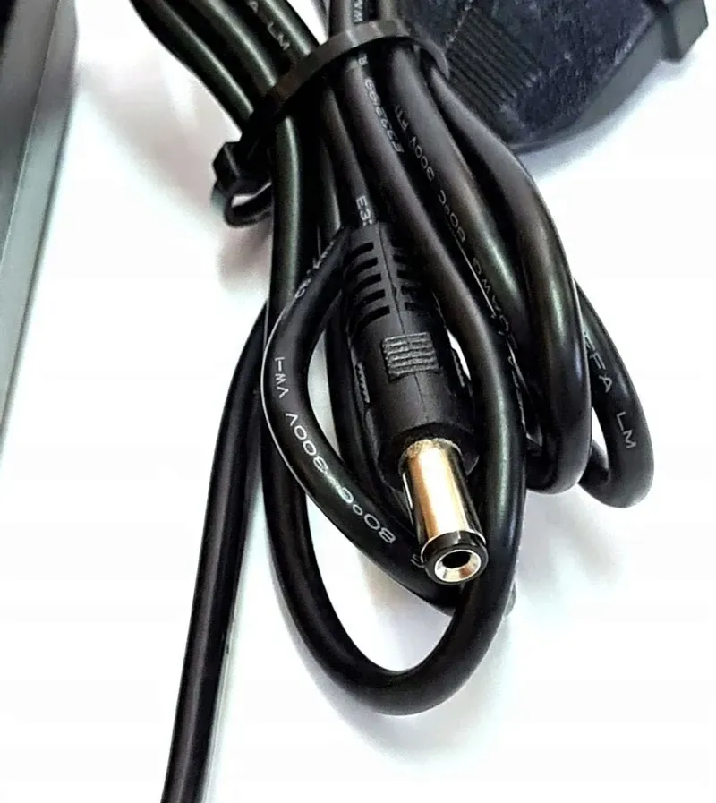 zasilacz-do-dekoderow-polsat-12v-2-3a-hd5000-hd210-stan-powystawowy