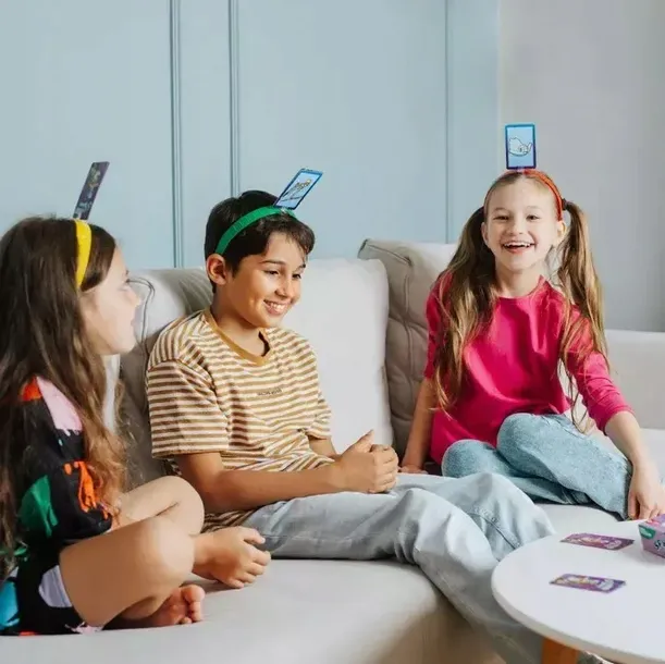 spy-guy-anonimo-gra-podrozna-material-tkanina