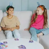 spy-guy-anonimo-gra-podrozna-minimalna-liczba-graczy-2