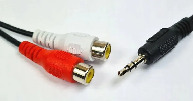 rozgaleziacz-trojnik-wt-mini-jack-35-2-gn-rca-model-2399