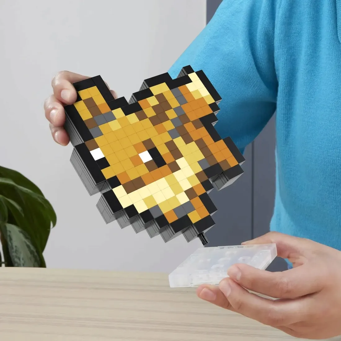 klocki-mega-pokemon-pixel-eevee-323-elementy-15-cm-hth78