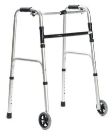 lekki-aluminiowy-balkonik-chodzik-rehabilitacyjny-z-kolkami-dla-seniora