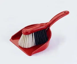 szufelka-ze-zmiotka-czerwona