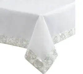 obrus-bialy-z-srebrna-listwa-w-roze-140x140-elegancki-swiateczny-023