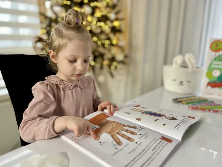 montessori-elementarz-malucha-2-3-lata-autor-katarzyna-szczesniewska-magdalena-szczesniewska-marta-szczesniewska