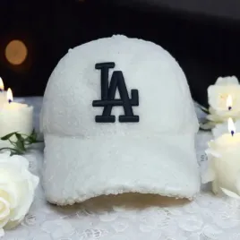 2-x-czapka-z-daszkiem-welniana-baranek-modny-dodtaek-logo-ciepla-stylowa-bi