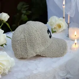 2-x-czapka-z-daszkiem-welniana-baranek-modny-dodtaek-logo-ciepla-stylowa-br