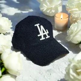 2-x-czapka-z-daszkiem-welniana-baranek-modny-dodtaek-logo-ciepla-stylowa-cz