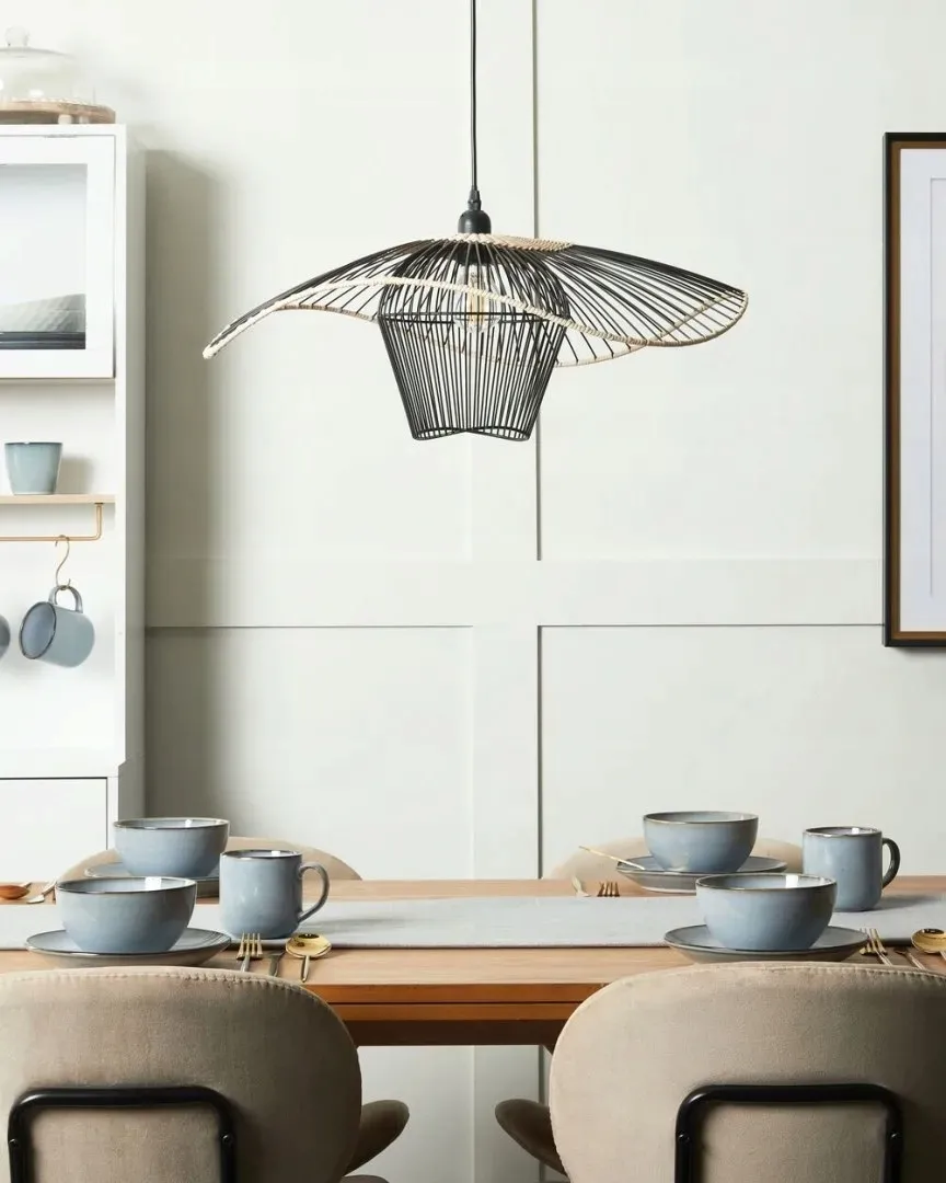 lampa-wiszaca-czarna-lunga