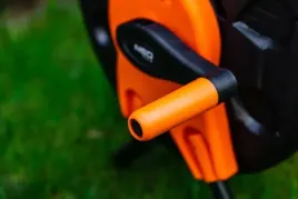 stojak-na-waz-ogrodowy-tworzywo-sztuczne-do-60-m-weza-1-2-neo-tools