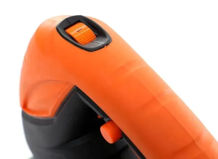 wyrzynarka-800w-kd1674-glebokosc-ciecia-w-metalu-10-mm