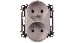 valena-life-gniazdo-podwojne-2p-z-z-przeslona-aluminium-753390