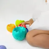 piramida-sensoryczna-pastelowa-material-guma