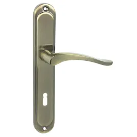 komplet-klamek-ballen-do-drzwi-wewnetrznych-rozstaw-72-na-klucz-zwykly