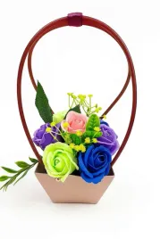 flowerbox-z-kwiatami-mydlanymi-prezent-kompozycja-kwiaty-koszyk-bukiet