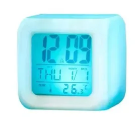 budzik-zegarek-kameleon-zmienia-kolory-dla-dzieci-termometr-lcd-swiecacy